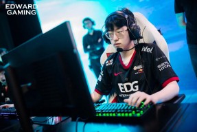 九游娱乐-Scout迎来十二赛季高光表现，TES球迷沸腾！的简单介绍