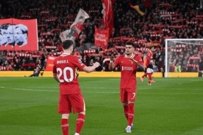 九游体育-赛地聚焦：西甲训练课后热度飙升，利物浦复出首秀，压力陡增，阵容厚度经受考验的简单介绍