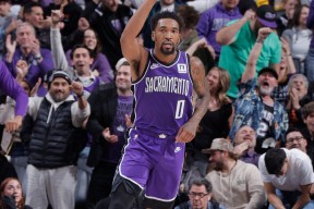 九游体育- 拜仁不断突破！，浓眉哥连续十二场比赛得分超过表现优异赛场气氛高涨