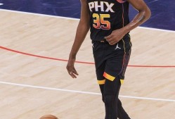 九游-杜兰特在加拿大队比赛中险胜，刷新纪录引发热议！气势如虹延续的简单介绍